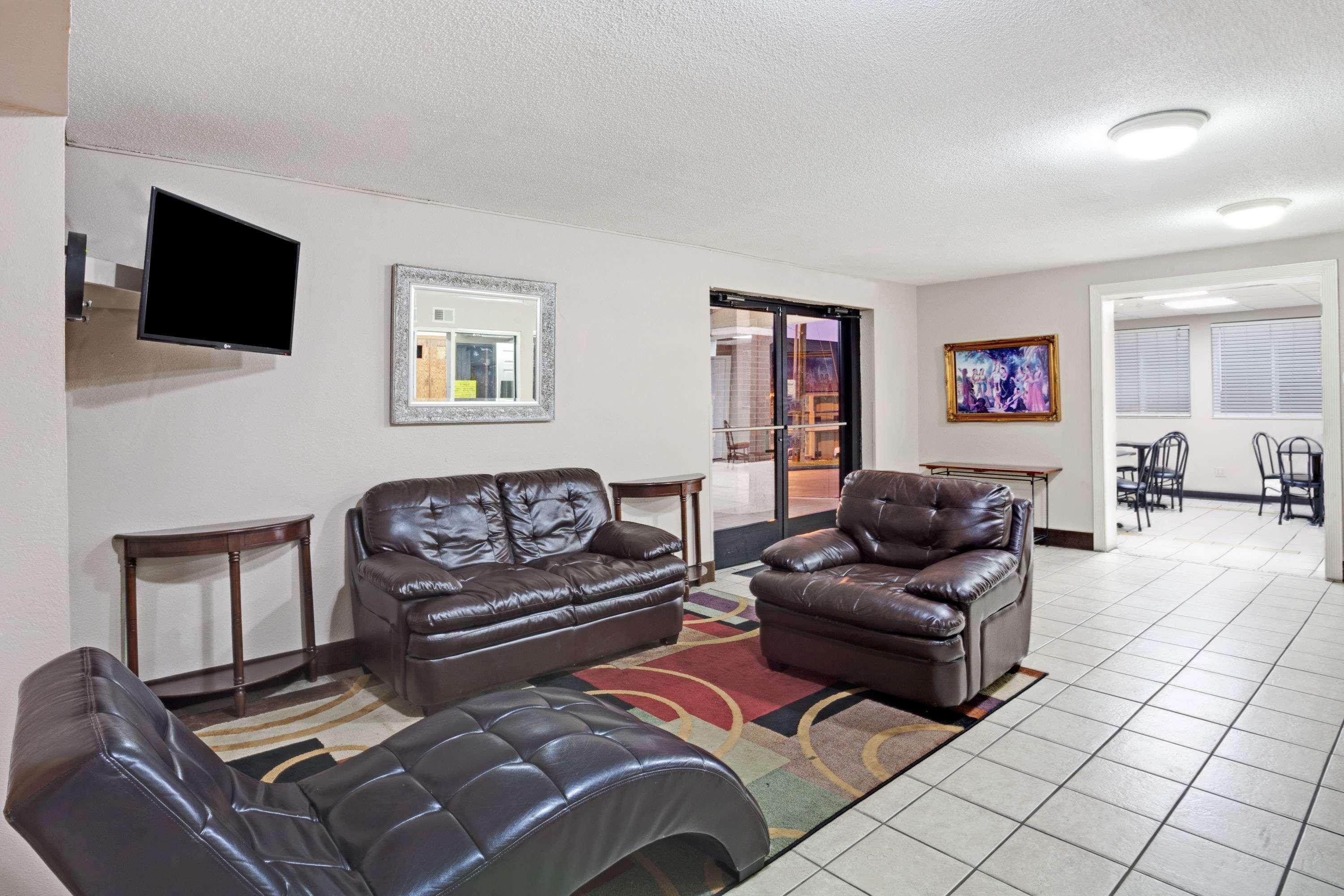Super 8 By Wyndham Nashville/ Dntn/ Opryland Area Exteriör bild