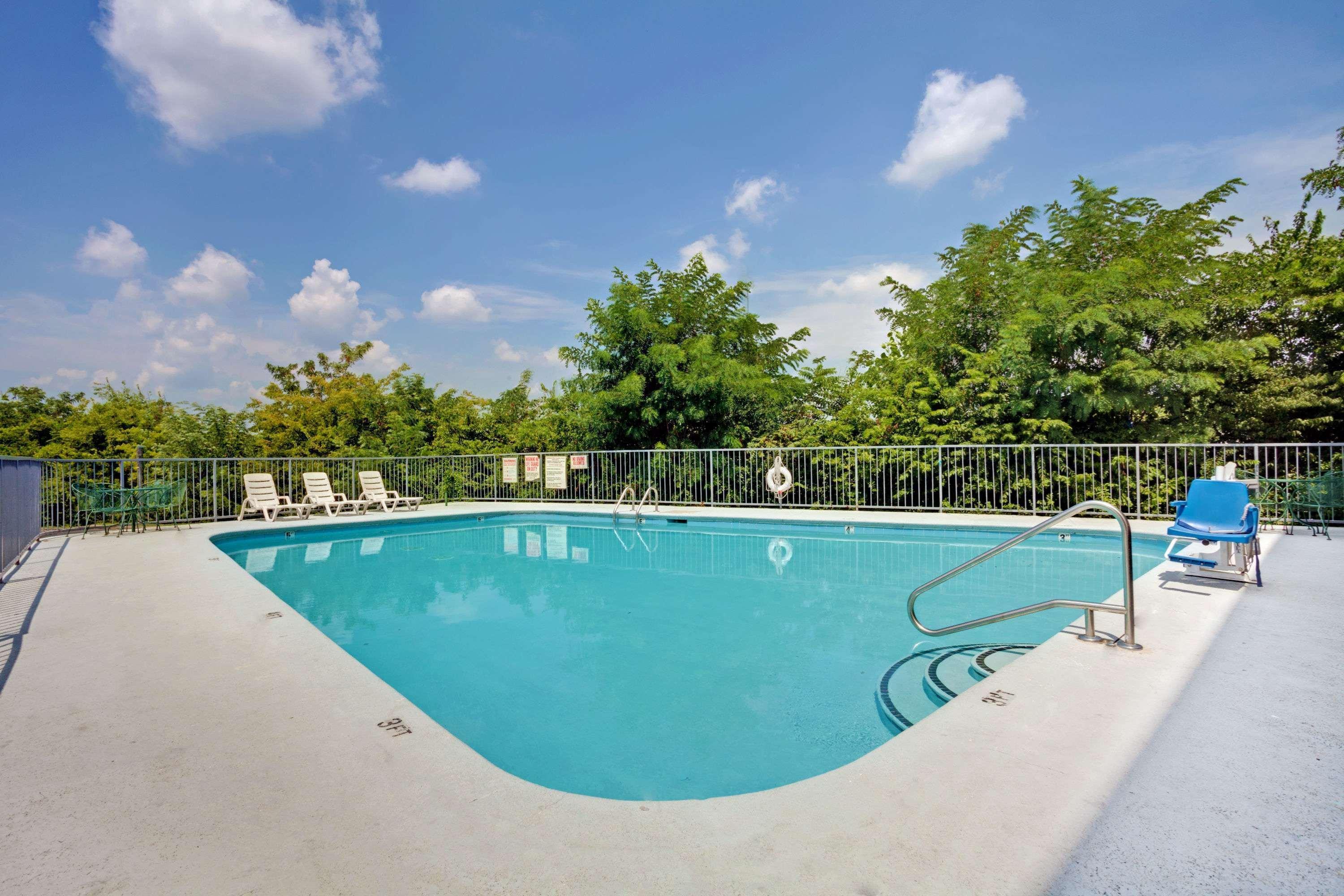 Super 8 By Wyndham Nashville/ Dntn/ Opryland Area Exteriör bild